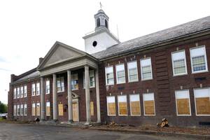 Carousel image f49bcca791c13ea5f1af 40 24news roe jan school boarded up scaled
