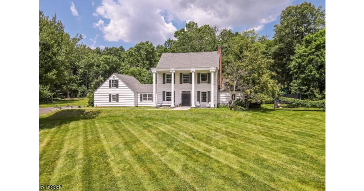 Home of the Week 639 Valley Road, Watchung Boro, NJ 07069 North