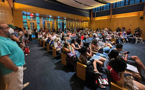 Carousel image 77362d8daed3b24f90e7 7 28 25 crowd shot from resistencia