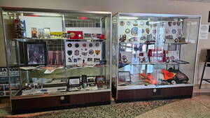 Carousel image f951fd8e49f875c7e06a 9.11 display case