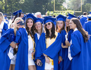 Carousel image ed35c0 estfield igh chool graduation