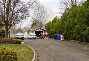 Carousel image 29536f4cea89c9078896 acker dr.  37  01