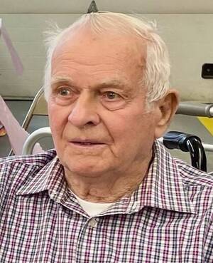 Carousel image 85807c45db2a44ab07f1 alan lloyd obit pic