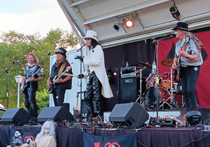 Carousel image e01b9b2464d338775ec5 alice cooper tribute 1
