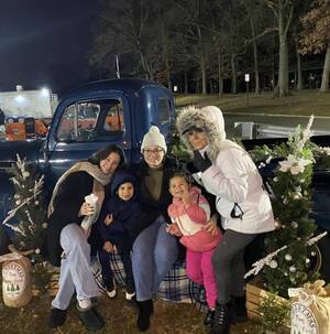 Carousel image 33af6cba901151e83b74 antique truck and family