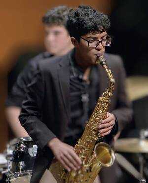 Carousel image c2351bb22e250be1bdfb anish alur on saxophone