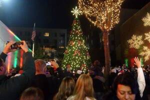 Carousel image 6745943a82054466143b bayonne christmas