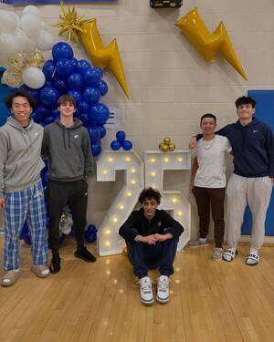 Carousel image 73d1aab01067f434be29 basketball seniors