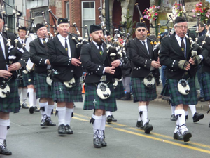 Carousel image c156ed76273d23fcd380 bagpipers1