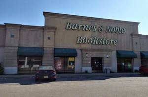 Carousel_image_cbc2988dc9b7c6c8ffb6_barnes___noble_store