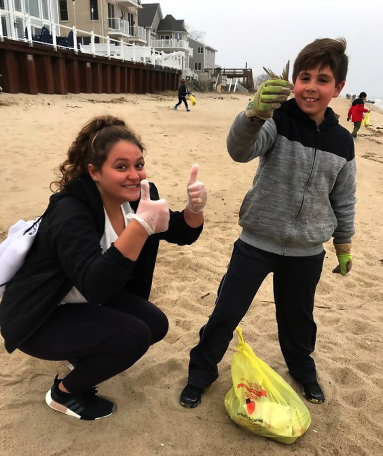 Wardlaw Hartridge Students Join Forces To Clean The Beach