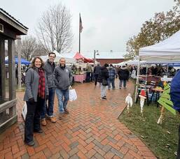 Carousel image 0463596055940c984785 best crop fac7f9e7ce821c8fa3e3 farmers market preseason promo 2