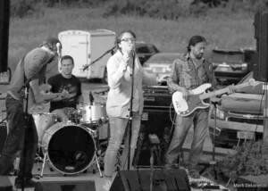 Carousel image 65906fb0b20fa4daf093 behind the beats photo