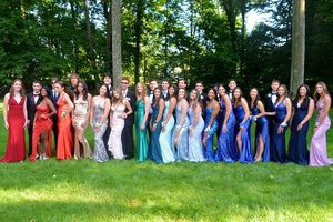 Carousel image b200f7500cc79225b85a best crop 930eb89570aebca1d77b prom pic 2022