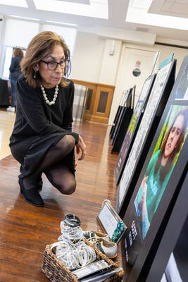 Carousel image clone 1709993 830da1598952ffd0a172 bergennewbridgeblackposterday1