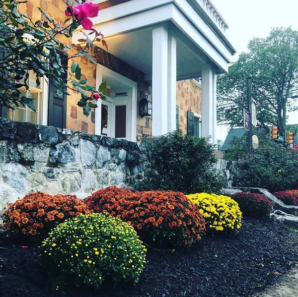 Get Away to the Historic Smithton Inn in Pennsylvania | Kenilworth, NJ ...
