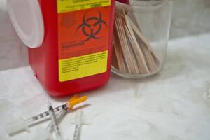 Carousel image clone 1589666 e1a1e6039f52933f711d biohazardcontainerhc1203 source