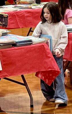 Carousel image 40a08760e4fa4d7236c1 bookswap1