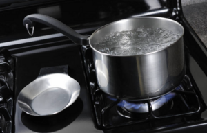 Carousel image 5f616e50ffb72780584b boiling water in pot