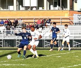 Carousel image 8cab100dfea308854e3d boys soccer