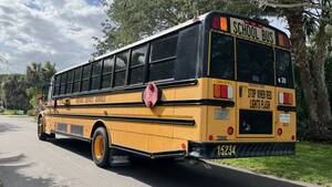 Carousel image 24bd54 lorida revard istrict school bus into elbourne elbourne each