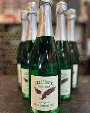 Carousel image 58f605 uckingham alley ineyards green sparkling agles wine
