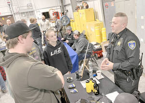 Carousel image 0d6908b03dd2d7e1a881 career fair photo