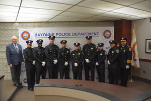 Carousel image 2f9ea910537e208094af caption new police officers june 2024