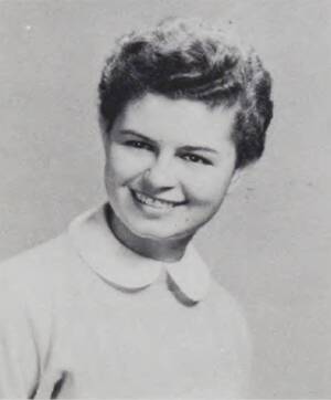 Carousel image 44be637229e8b23416d5 casale senior picture