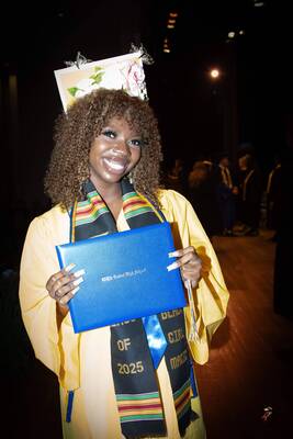 Carousel image 6f7baec57990c1a8ad5a caps graduation 25  332