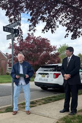 Carousel image c30e62bafbae16e25716 carma street sign dedication