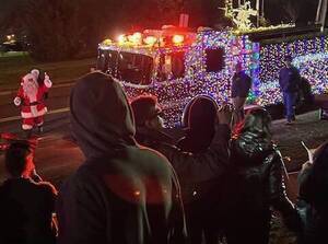 Carousel image fcd3990e141e098da640 carousel image 26cbae76b61ac5760231 santa arrives 3