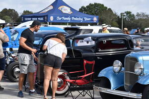 Carousel image 56c9e8acba4d0d019fd2 cc classic cars 1