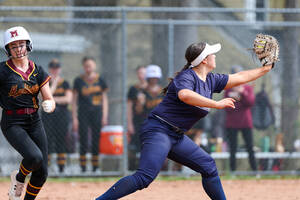 Carousel image aab02acaa10d585abf9c chssoftball 17