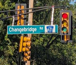 Carousel image cfef84d76d0ea2c3f3d4 changebridge road sign
