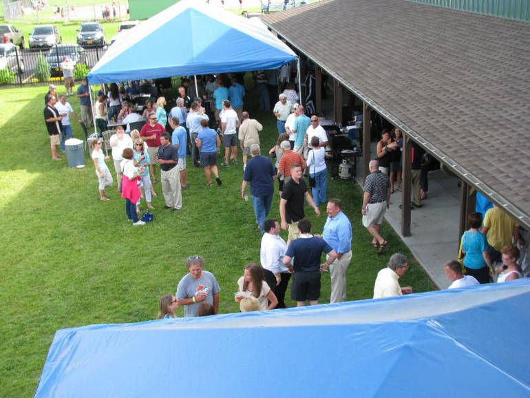 clambake crowd.jpg