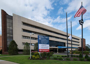 Carousel image c8edf341bc685e779314 cmc building main entrance 01 rt 5x7