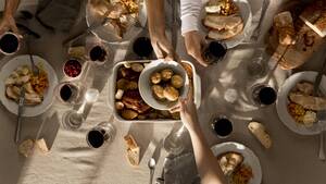 Carousel image 9757565552d99c23bea7 community meal freepik