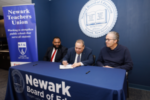 Carousel image ab5e044f92242c1e3aa7 contract signing