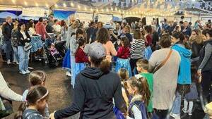Carousel image 7c4aad9e99951cc29ea7 crowd dancing