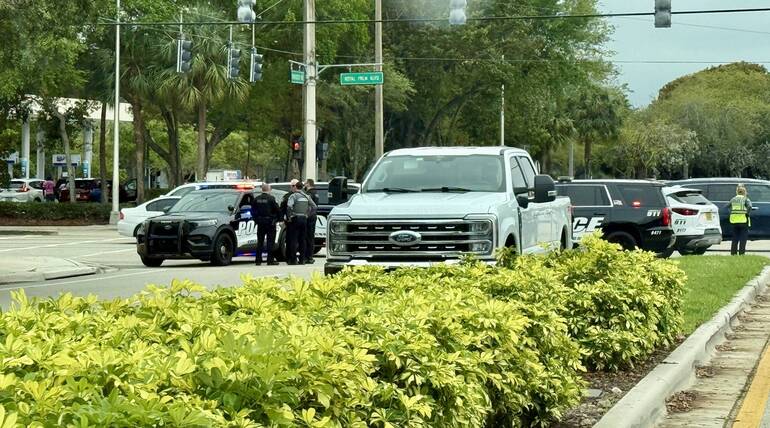 Crash Involving a Pedestrian Shuts Down Part of University Drive in Coral Springs   