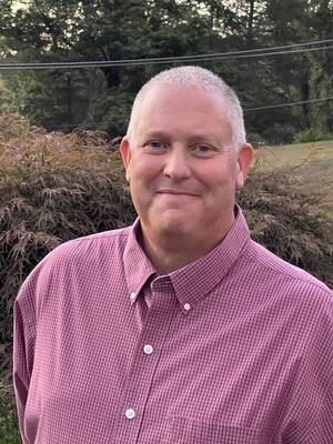 Carousel image 46ed2513f48ad71e9647 d. bush headshot pic