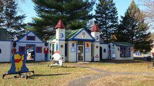 Carousel image 331141a5760fa6907e91 denville santa land