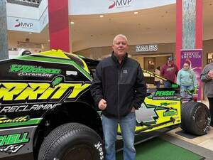 Carousel image 59d93de06b816f8d6a2f dirt central photo 1