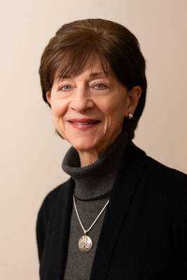 Carousel image clone 1721693 2ee48c6bcb92d26d646f dianemannheadshot