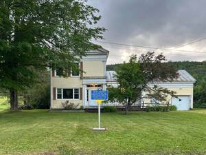 Carousel image 9bf8e44e461eb301021f downpage photo