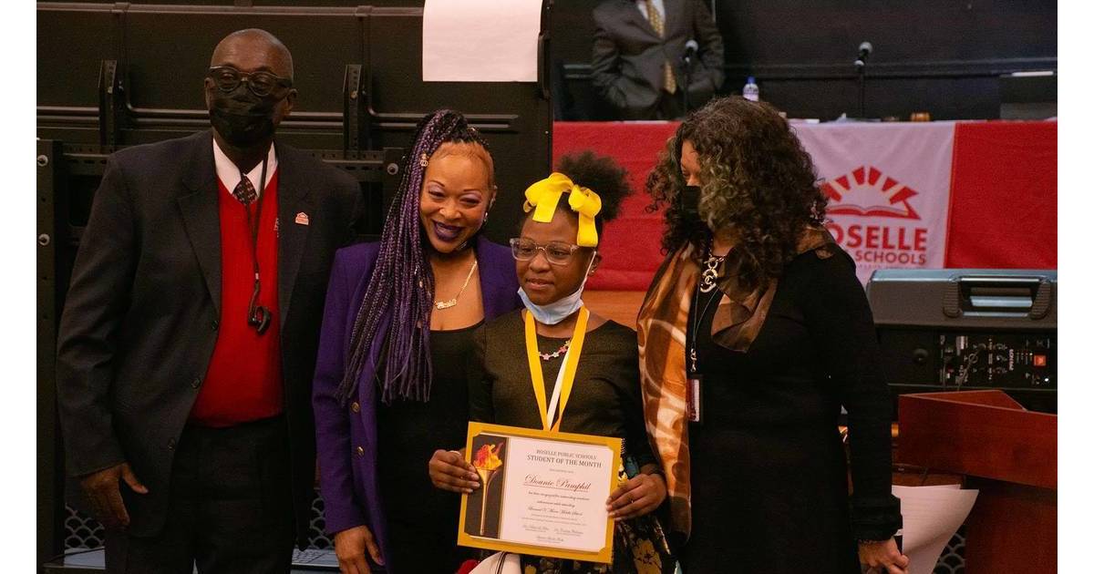 Roselle Board of Education Highlights Student Achievement at November