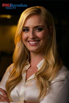 Carousel image clone 1725941 682f856ac9f3ba0d3367 drlapietrabrandedheadshot