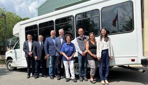 Carousel image 72c772facc1686d10552 east windsor senior community bus