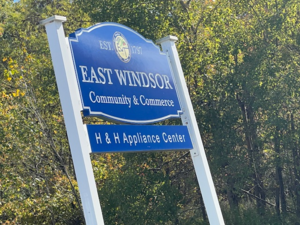 Carousel image d23edf768a773de6abf3 east windsor sign